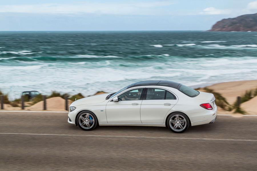  Mercedes-Benz E350e Exclusive Line 2016 года  (фото 11 из 21)